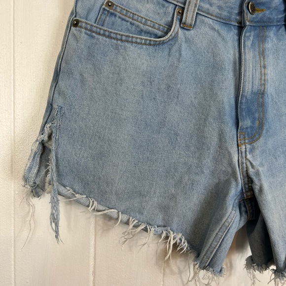 Vintage High Waist Raw Hem Denim Shorts Sz 32 - Picture 3 of 9